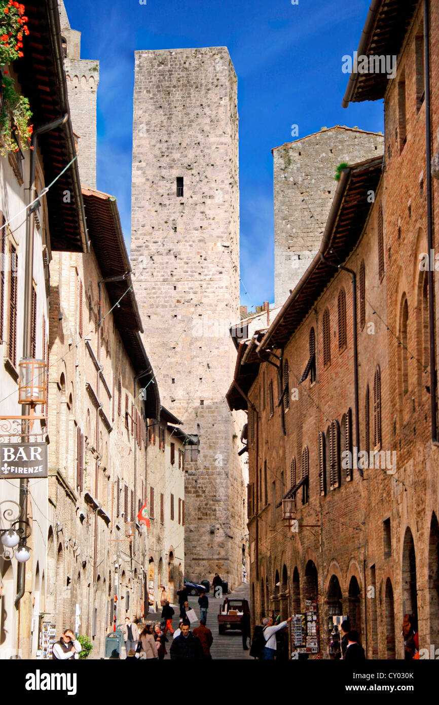 Becci de Cuganesi Turm Gasse Via San Giovani San Gimignano Toskana Italien Stockfoto