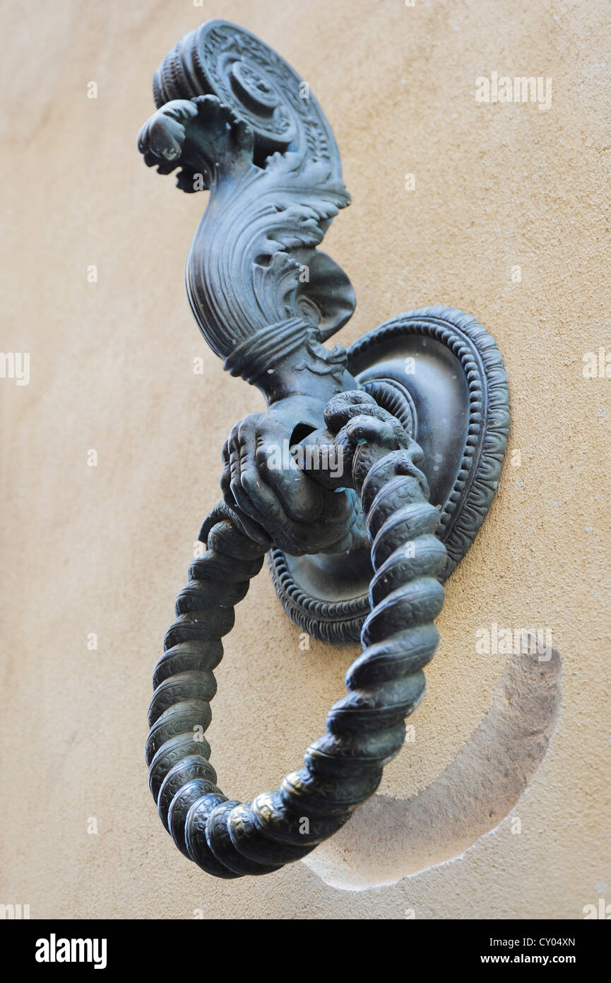 Reich verzierte Eisenring an der Wand in Siena, Toskana, Italien, Europa Stockfoto