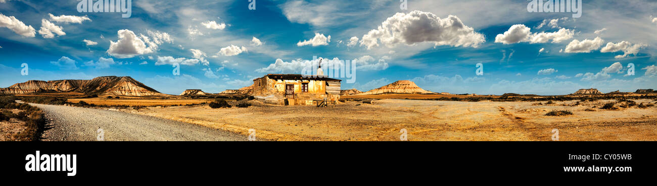 Kleines Haus auf der Prairie-Panorama-Bild. Wildwest-Geschichten Stockfoto