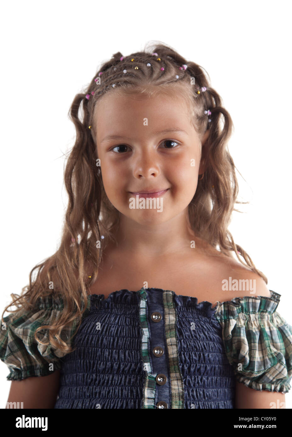 Niedliche kleine Mädchen mit Zopf Frisur, isoliert auf weißem Hintergrund Stockfoto
