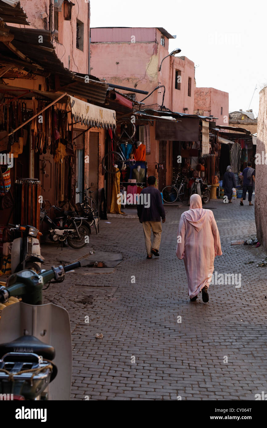 Breites Spektrum von waren in den Souks der Medina, befestigte Altstadt von Marrakesch, Marrakech-Tensift-El Haouz, Marokko Stockfoto