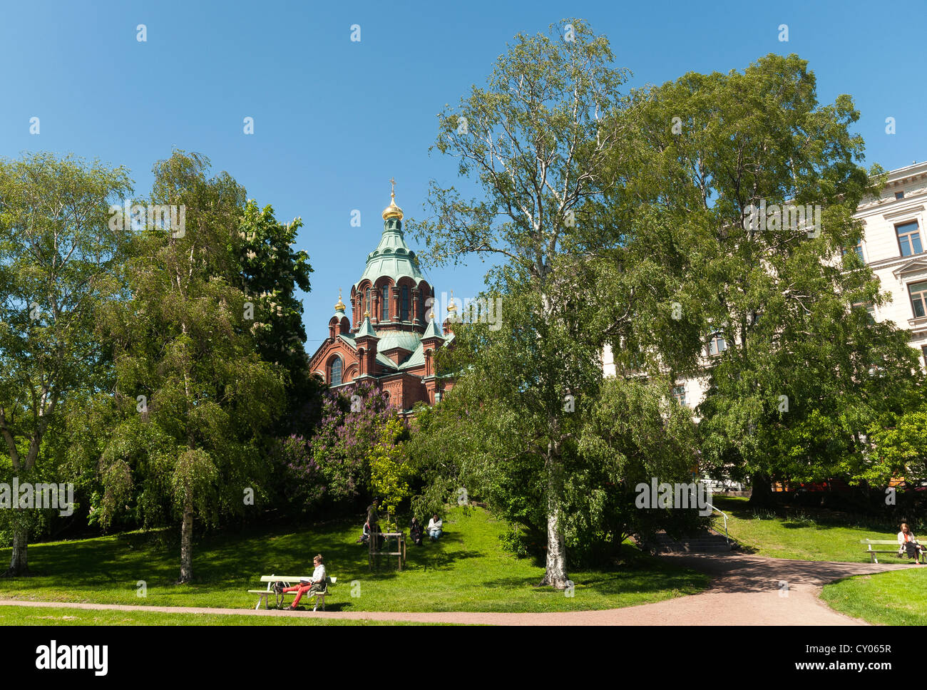 Uspenski Kathedrale gesetzt auf einem Hügel auf der Halbinsel Katajanokka mit Blick auf die Stadt Helsinki, Finnland Stockfoto