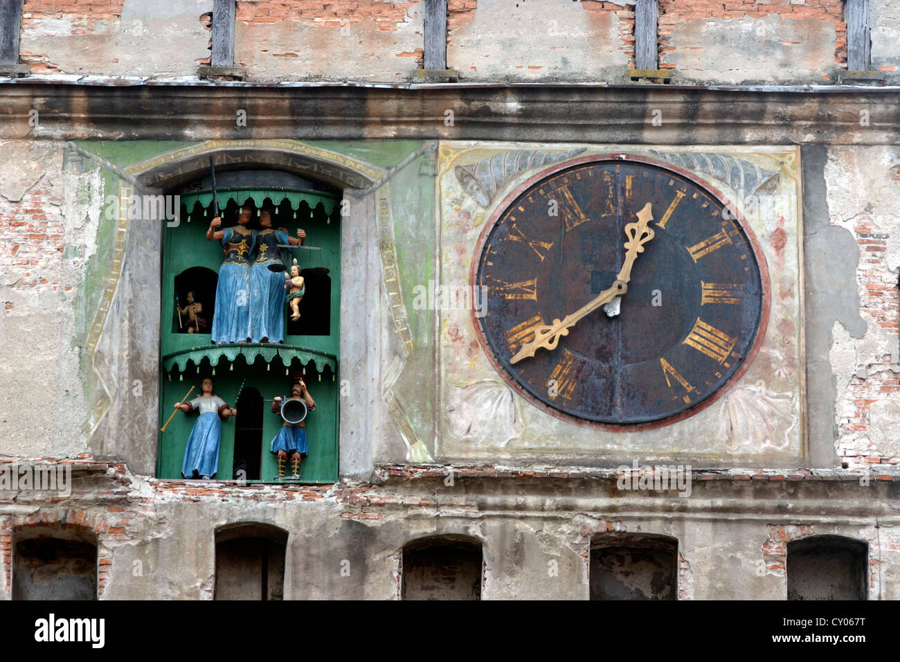 Uhr und geschnitzten Figuren Sighisoara/Schäßburg Stockfoto