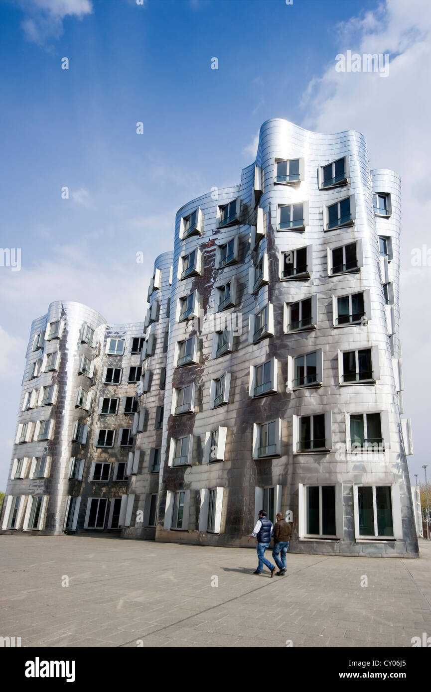 Wohngebäude von Frank Gehry, Medienhafen Bezirk, Düsseldorf, Nordrhein-Westfalen Stockfoto