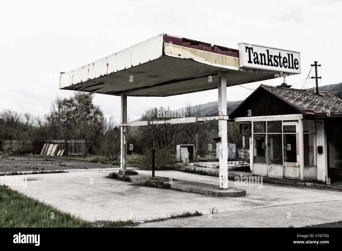 Alten, verlassenen Tankstelle in Kammern, Liesingtal Tal, Steiermark, Austria, Europe Stockfoto