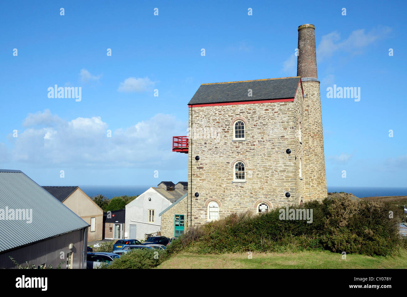 Eine alte Zinnmine in Cornwall, renoviert und jetzt Gehäuse ein Unternehmen und Büros Stockfoto