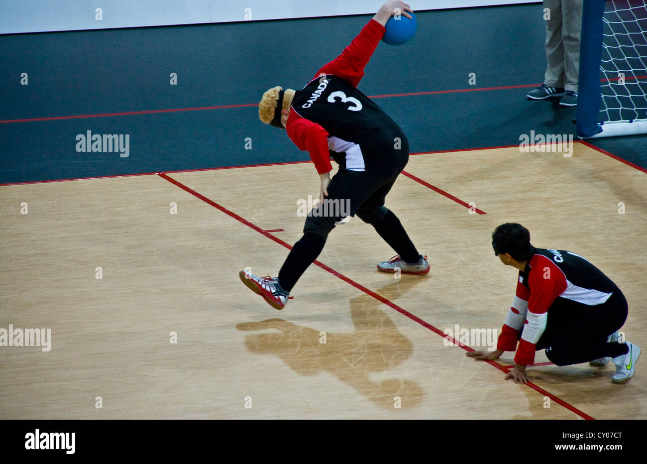 Weiblichen kanadischen Ziel-Ball-Team in Aktion gegen Japan im Feld Kupfer bei Paralympischen Spielen 2012 in London. Kanada gewann 1: 0. Stockfoto