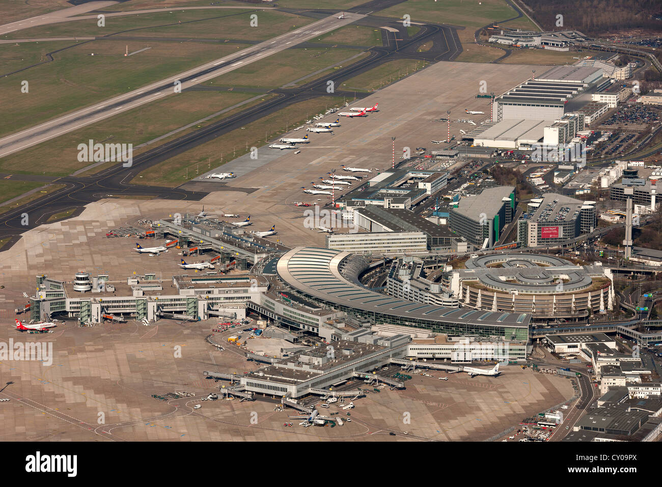 Luftaufnahme, Flughafen Düsseldorf, Rheinland, Nordrhein-Westfalen Stockfoto