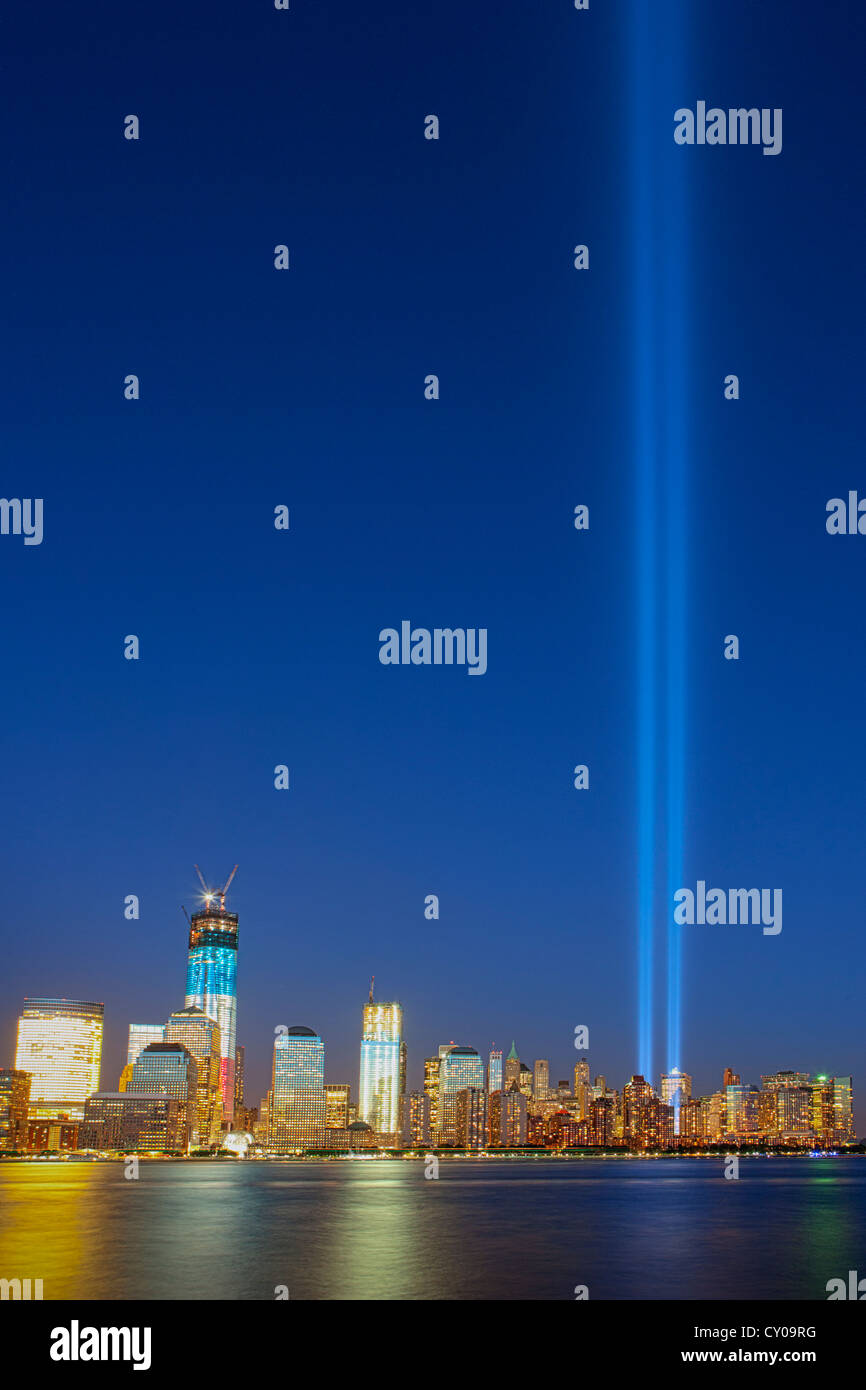 "Tribute in Light" Commemorating 11. Jahrestag des 9/11 Terroristen Angriff auf das World Trade Center in Manhattan, New York, USA Stockfoto