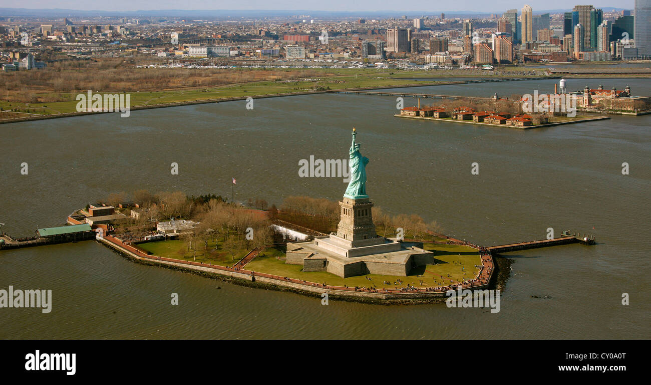 Luftaufnahme, Rundflug, Statue of Liberty, Liberty Island und Ellis Island, New York City, New York, Vereinigte Staaten von Amerika Stockfoto