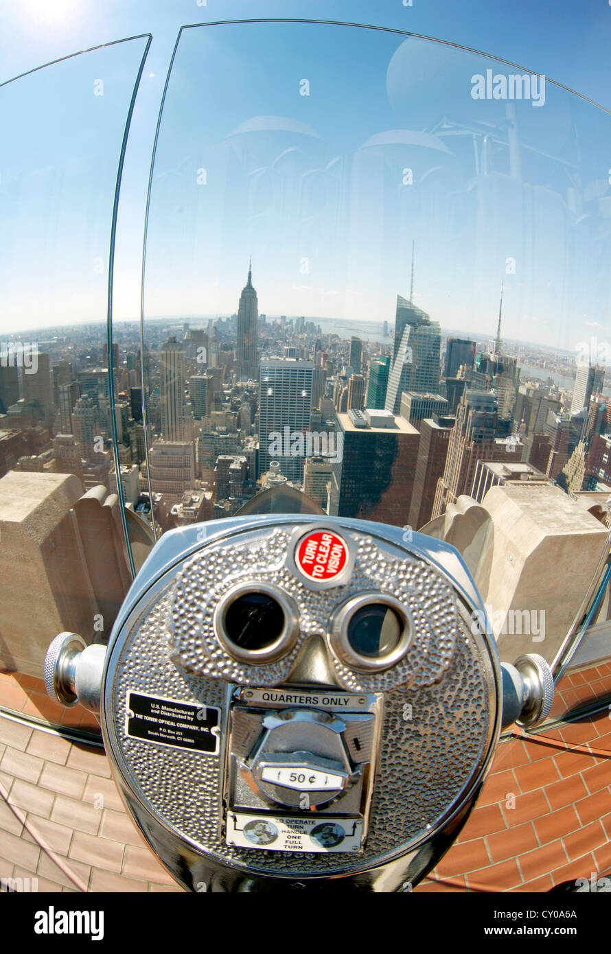 Münze-Teleskop, Blick vom Rockefeller Center mit der Skyline von New York City, New York, USA, Nordamerika Stockfoto