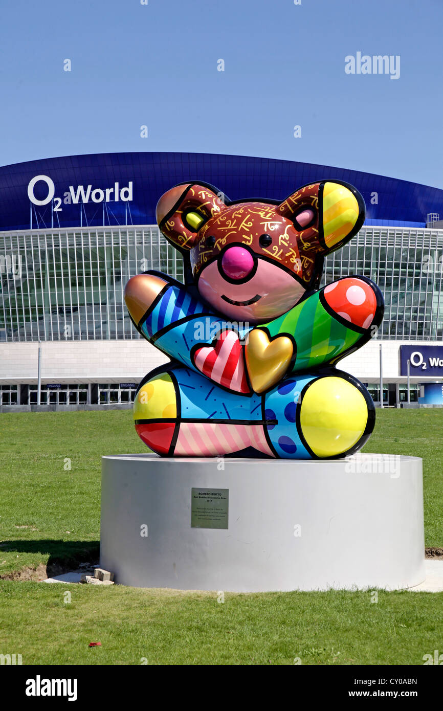Bunte Bär Skulptur, O2 World, Berlin Stockfoto