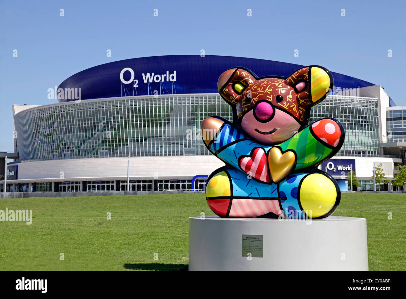 Bunte Bär Skulptur, O2 World, Berlin Stockfoto