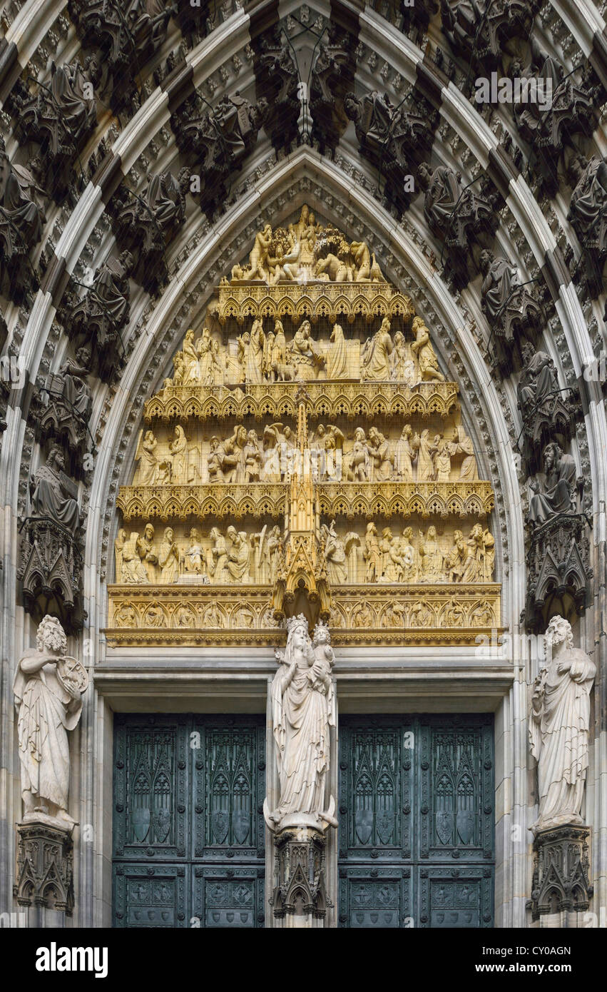 Koelner Dom, Kölner Dom, UNESCO-Weltkulturerbe, Detailansicht der Westfassade, Hauptportal Stockfoto