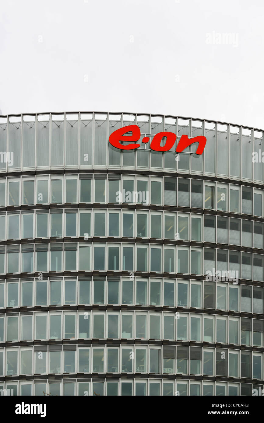 E-ON-Logo auf einem Bürogebäude modernen Verwaltungsgebäude der E-ON Ruhrgas AG in Essen, Nordrhein-Westfalen Stockfoto