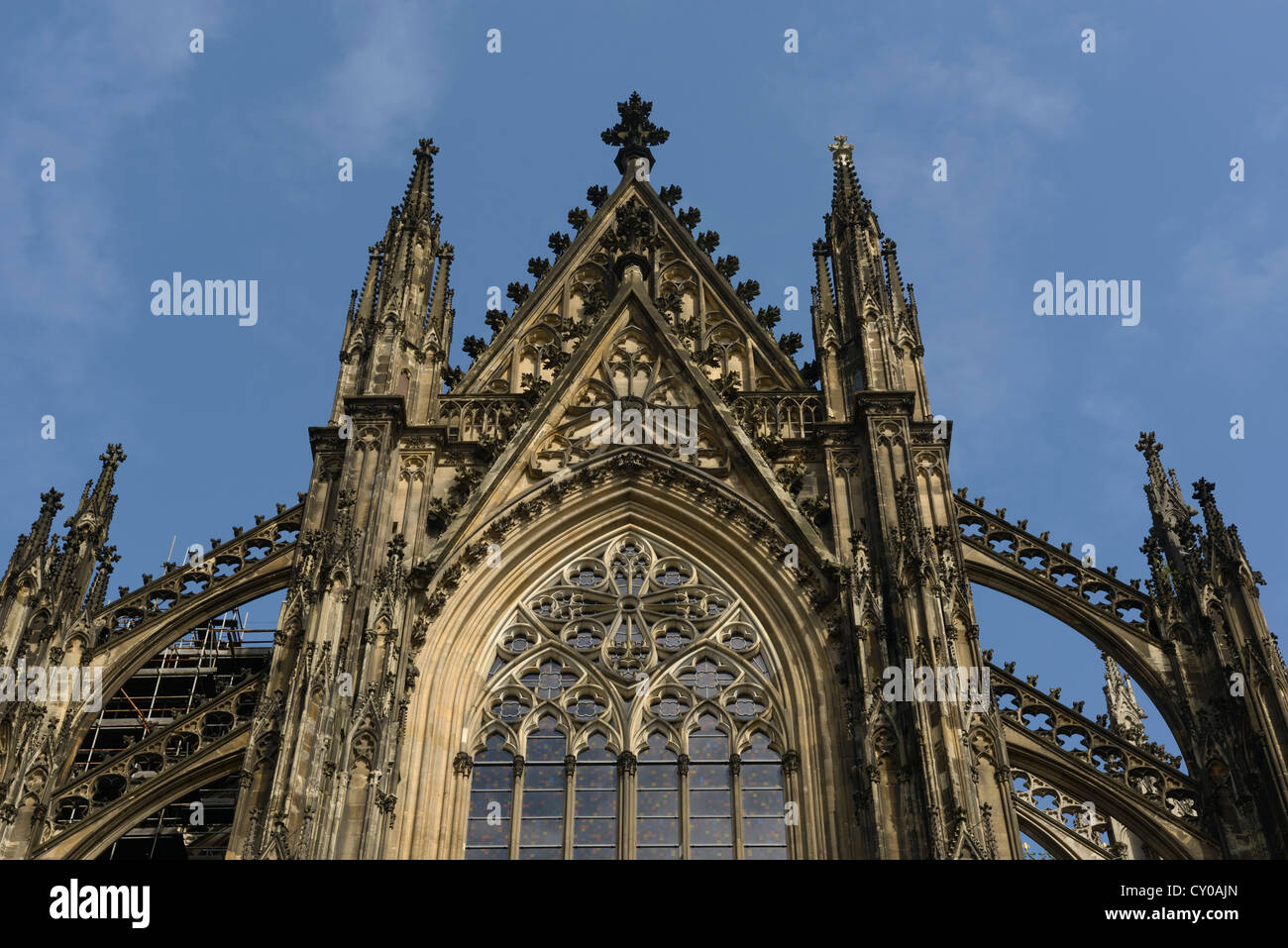 Gotischen Strebebögen am Südportal des Kölner Doms, ein UNESCO-Weltkulturerbe, Köln Stockfoto