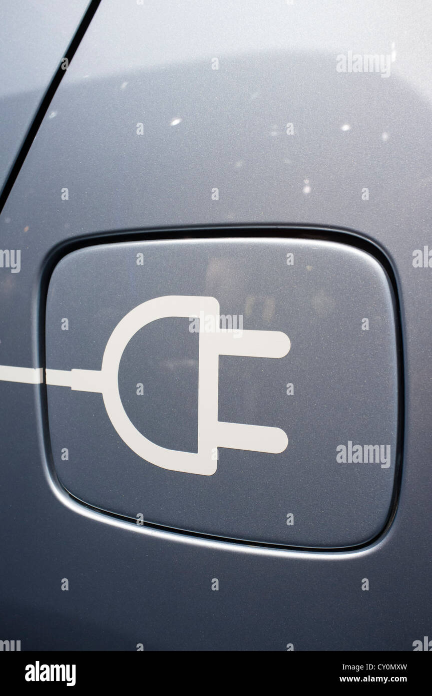 Detail des Symbols auf Elektro-Auto zum Aufladen von Plug-in auf der Paris Motor Show 2012 Stockfoto