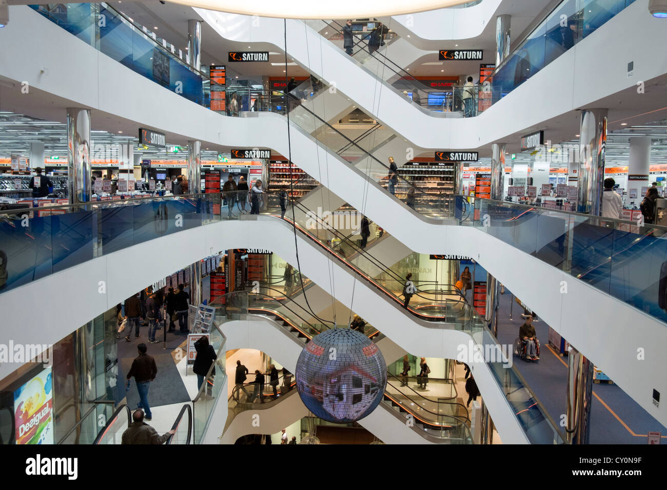 Moderne shopping-Mall auf gehobenen Konigsallee in Düsseldorf Sevens Stockfoto