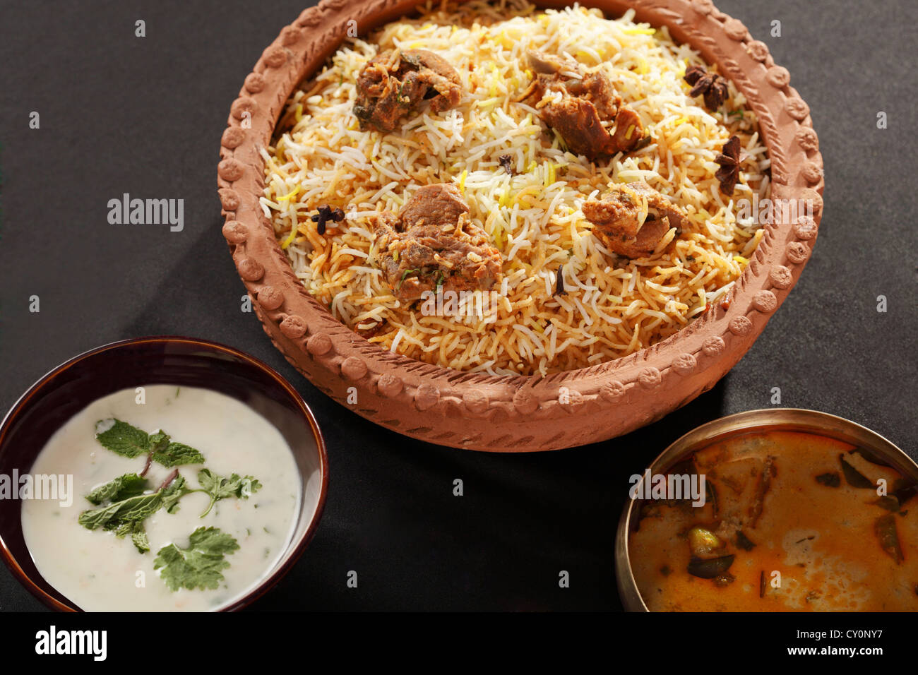 Hyderabadi Mutton Biryani ist ein indischer Hyderabadi Biryani Gericht mit Basmati Reis und Lamm Fleisch. Stockfoto