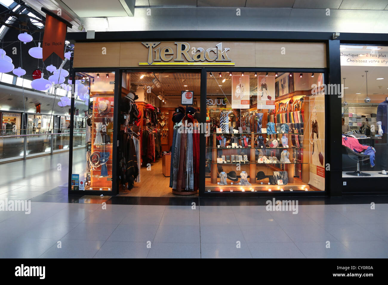 Tie rack -Fotos und -Bildmaterial in hoher Auflösung – Alamy