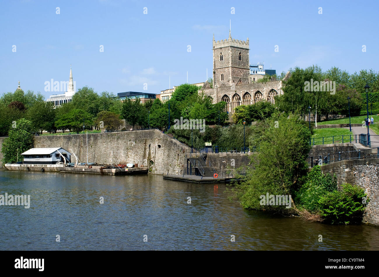 St. Peters Kirche Schloss Park und Fluss Avon Bristol england Stockfoto