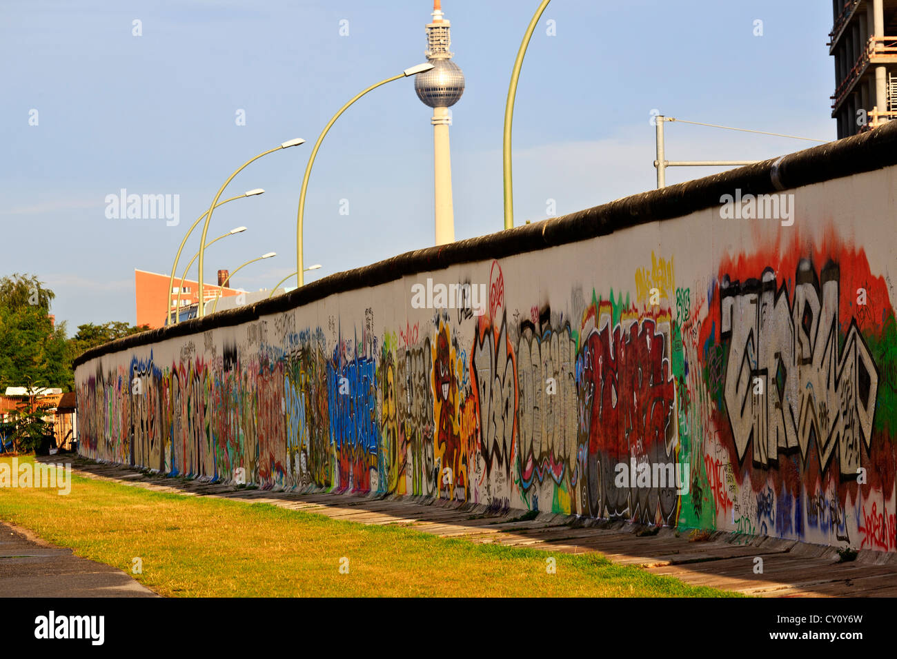 Berliner Mauer Berlin Deutschland bunt dekoriert Berliner Mauer entlang der Spree River Westseite der Mauer Stockfoto