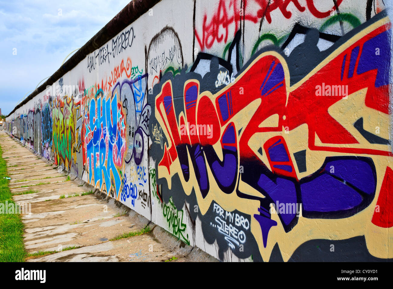 Berliner Mauer Berlin Deutschland bunt dekoriert Berliner Mauer entlang der Spree River Westseite der Mauer Stockfoto