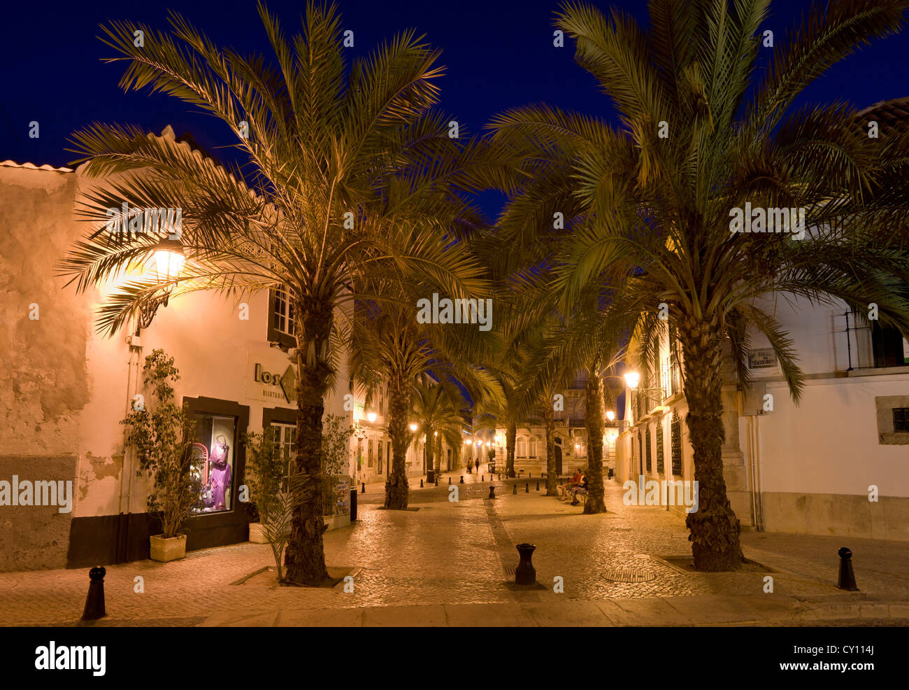 Portugal, Algarve, eine Straße in der Altstadt von Faro Stockfoto