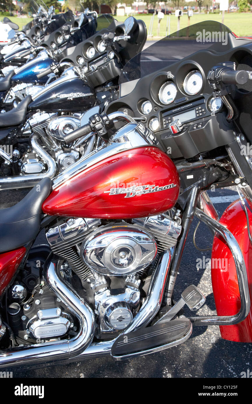 Reihe von Harley Davidson Street Glide Motorräder außerhalb Motorrad Autohaus Orlando Florida Usa Stockfoto