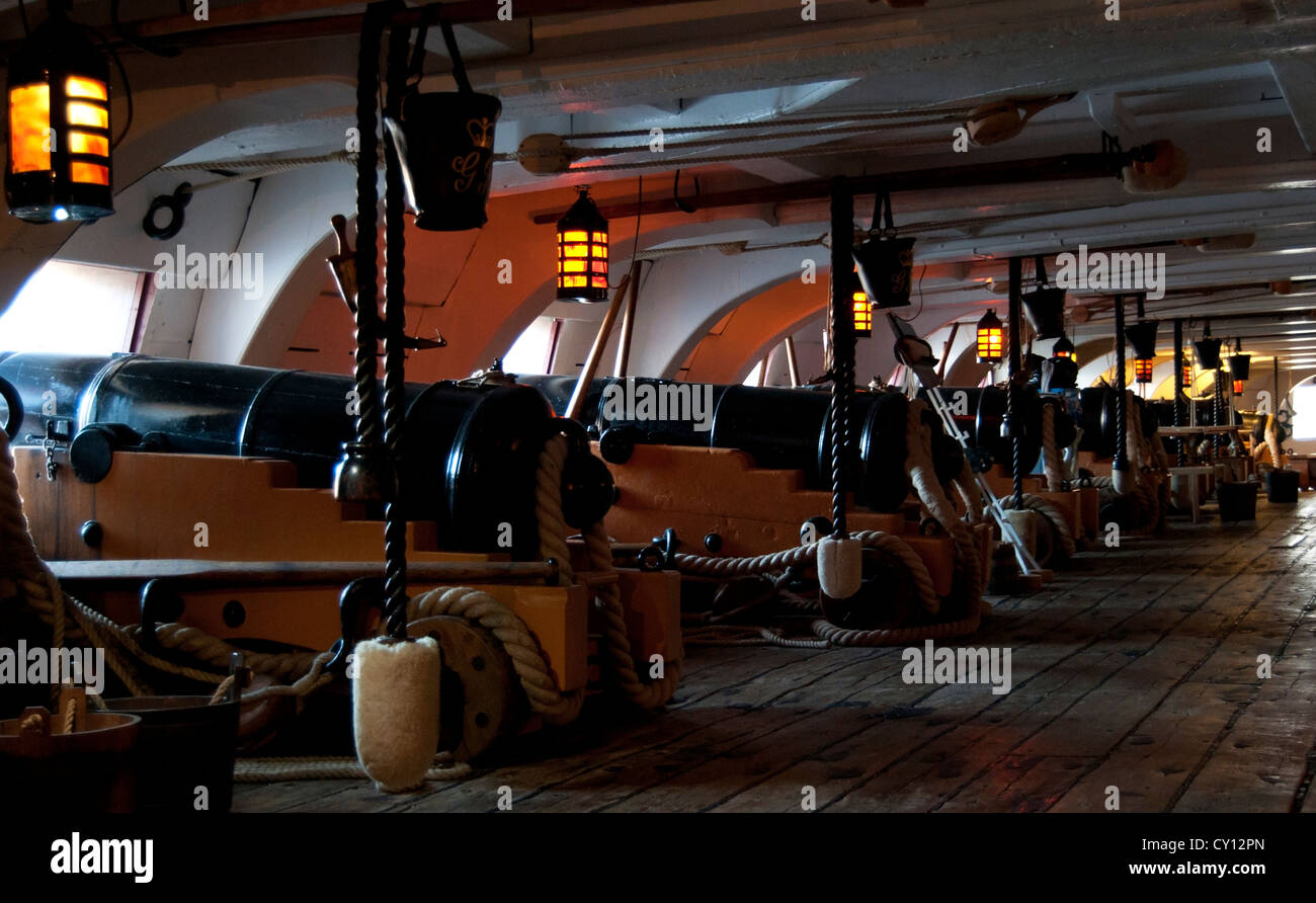 Kanone auf einem oberen Batteriedeck der HMS Victory in Portsmouth Historic Dockyard Stockfoto