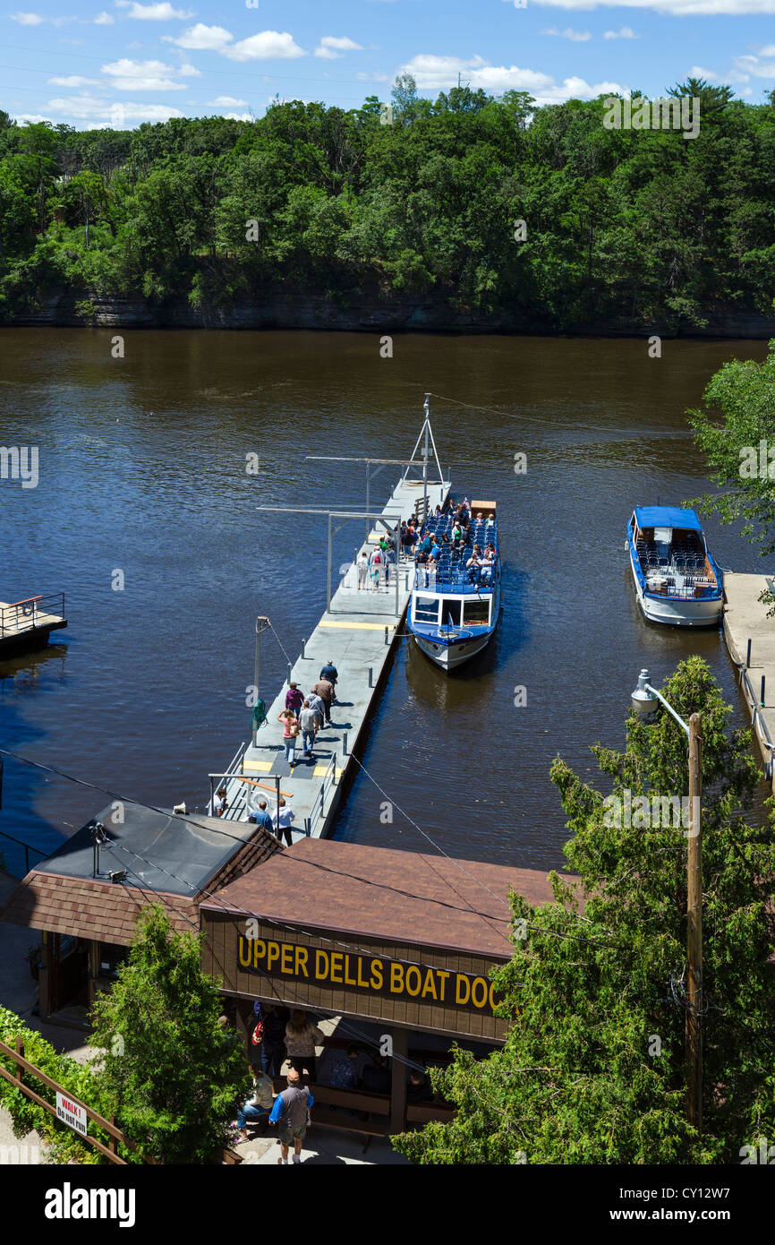 Ausflugsschiff am oberen Dells Bootsdock in den beliebten Ferienort Wisconsin Dells, Wisconsin, USA Stockfoto