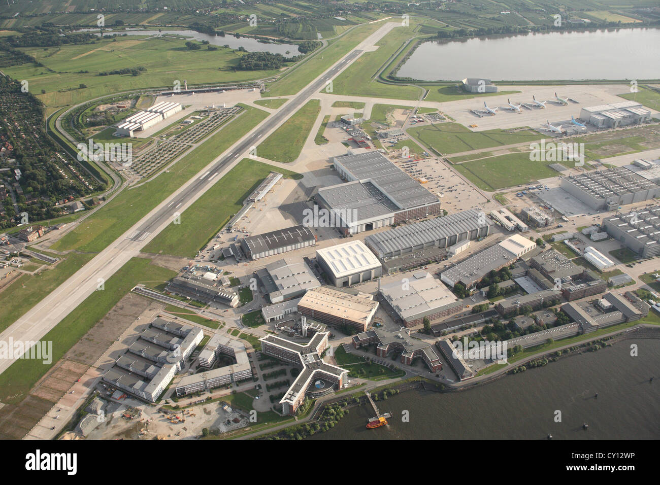 Luftaufnahme des Flughafens Hamburg-Finkenwerder, Hamburg, Deutschland. Stockfoto