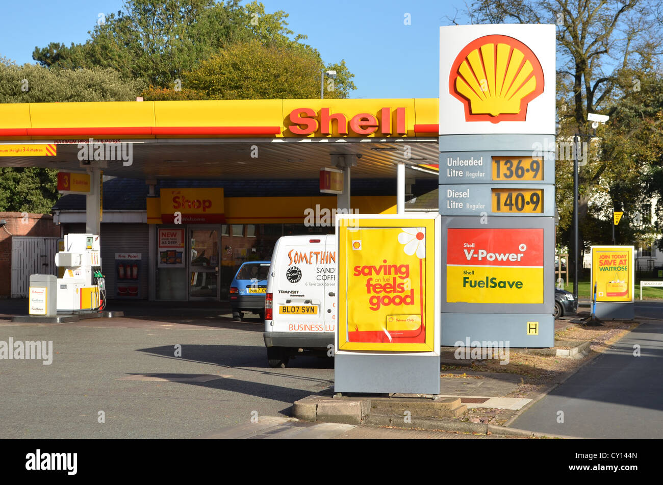 Shell Tankstelle, Leamington Spa, Warwickshire, UK Stockfoto
