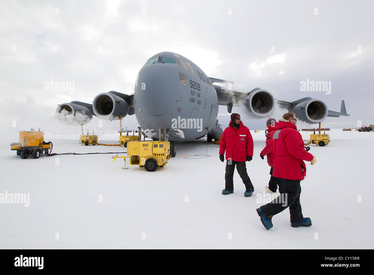 C-17 Flugzeug in der Antarktis, militärische Transportflugzeuge, Eis-Start-und Landebahn, McMurdo-Station, Antarktis Stockfoto