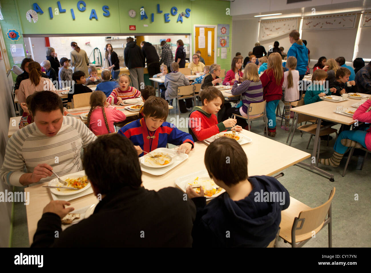 Sami-Kind in der Schule im Norden Finnlands Stockfoto