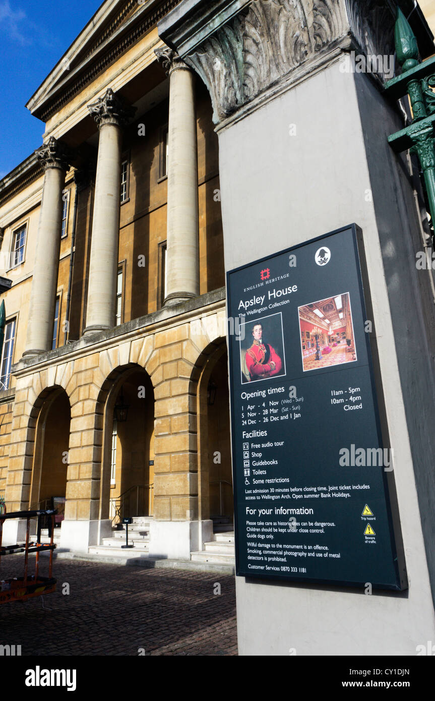 Der Eingang zum Apsley House am Hyde Park Corner im Zentrum von London, bekannt als Nr. 1 London. Stockfoto