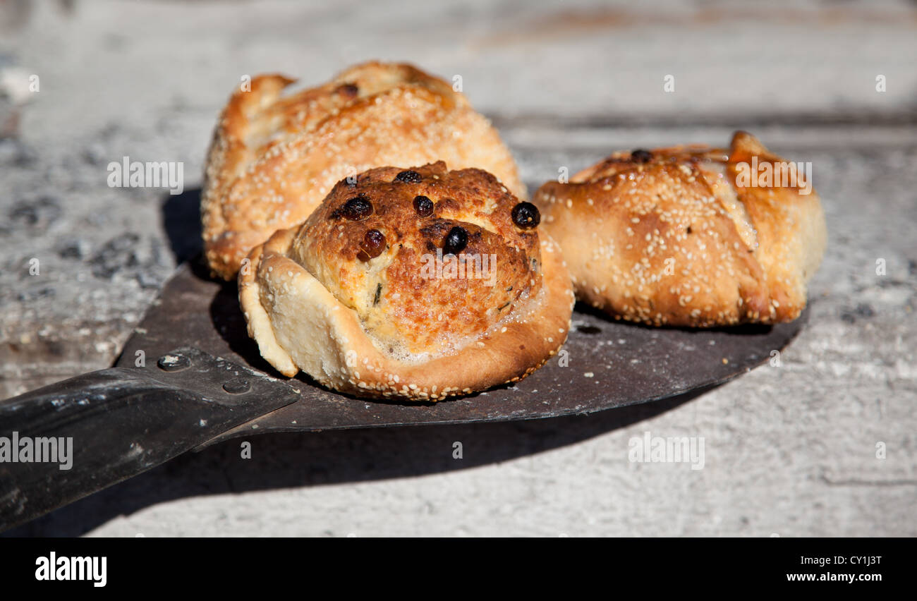 Flaouna Kuchen gebacken in einem traditionellen Ofen, Letymbou Dorf, Zypern Stockfoto