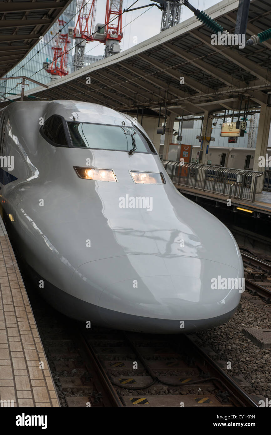 Shinkansen-Zug Bahnhof Tokio Stockfoto