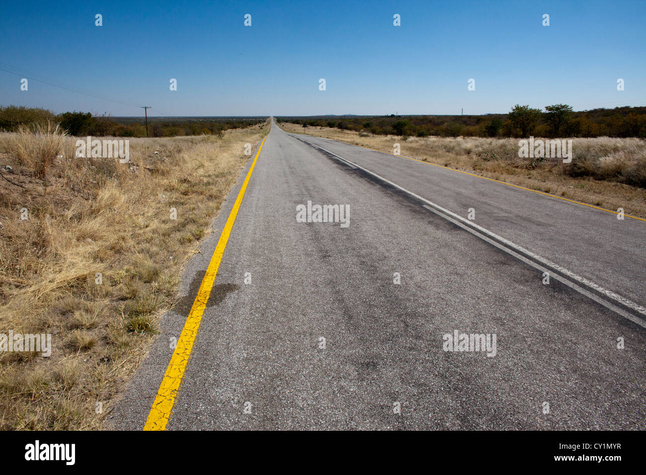 Hauptstraße im Süden Namibias. Stockfoto