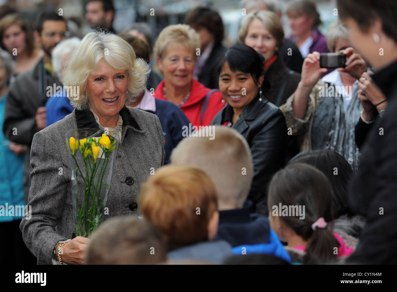 Camilla, Herzogin von Cornwall besucht Marlborough in Wiltshire. Stockfoto