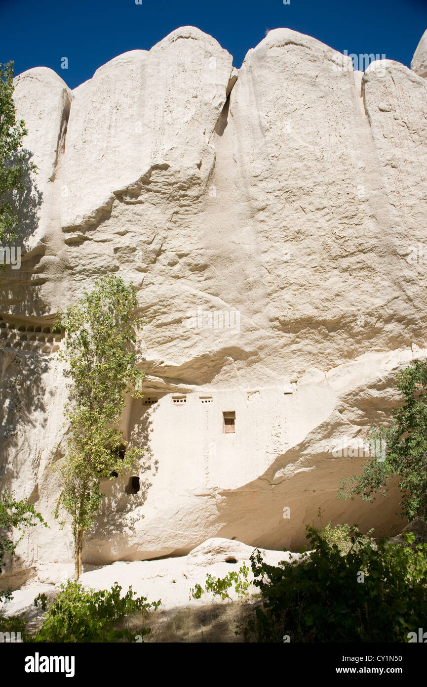 Taubenschläge in Felswand, Kappadokien, Türkei. Stockfoto