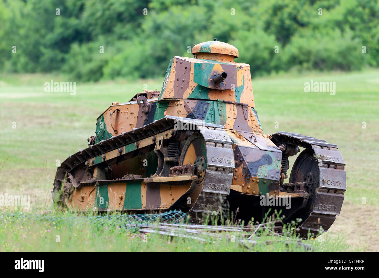 Eine Nahaufnahme von einem Weltkrieg Renault FT-17 Panzer ...