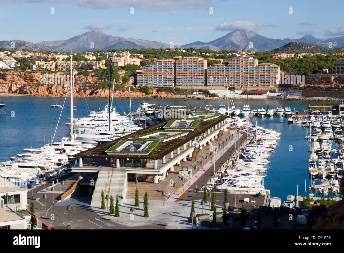 Puerto Adriano Hafen Port touristischen Boote vertäut Mallorca Mallorca Balearen Inseln Spanien ...