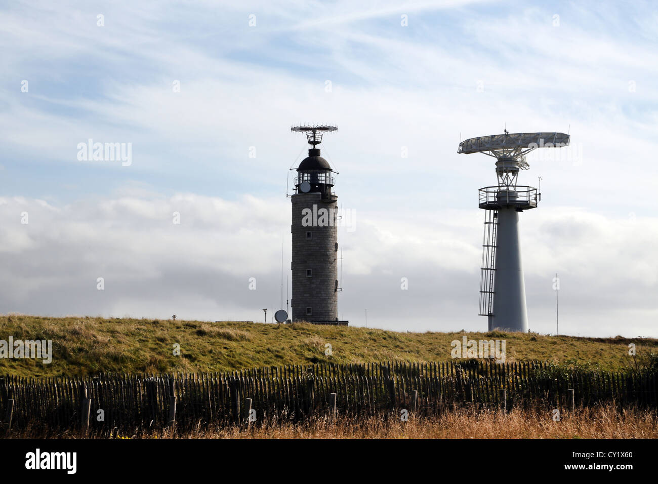 Cap Gris Nez Côte Opale Pas De Calais Frankreich Leuchtturm und Radarturm Stockfoto