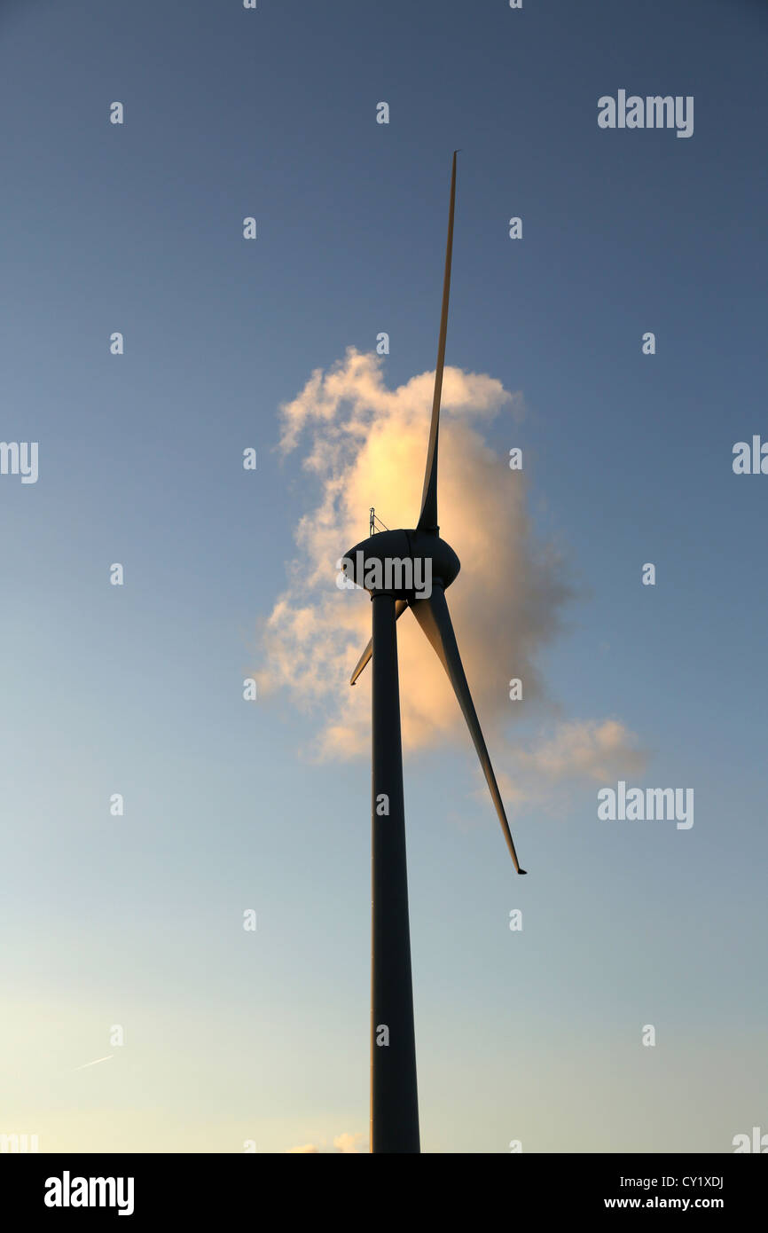 Calais Frankreich Windkraftanlage in der Nähe von Eurotunnel Stockfoto