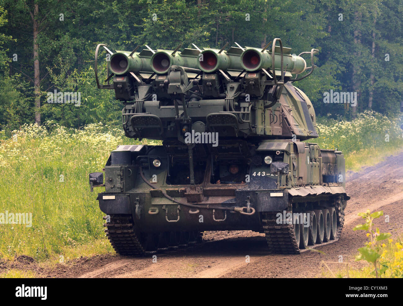 BUK M 1 mittleren Bereich Boden-Luft-Rakete Plattform Einheit der finnischen Armee auf März. Stockfoto