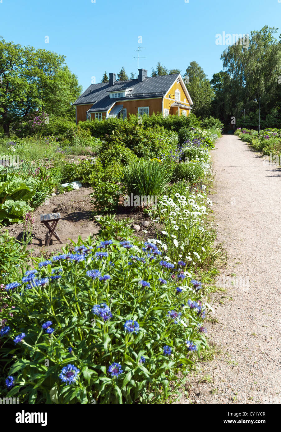 Holzhaus und Zuteilung in Annala, Gartenarbeit Freizeit und Freizeit Ziel im Besitz der Stadt Helsinki, Finnland Stockfoto