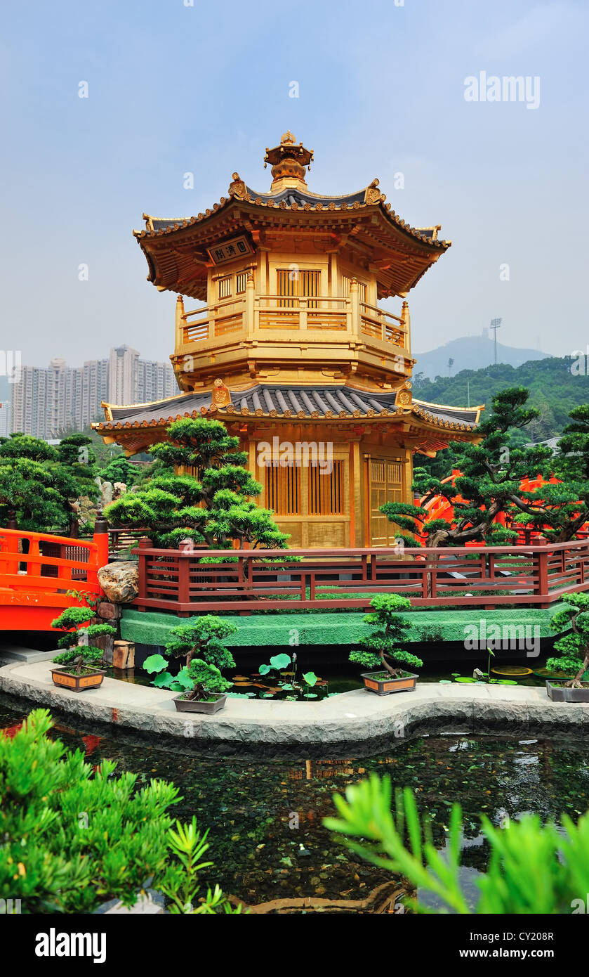 Pagode Stil chinesischer Architektur im Garten in Hong Kong
