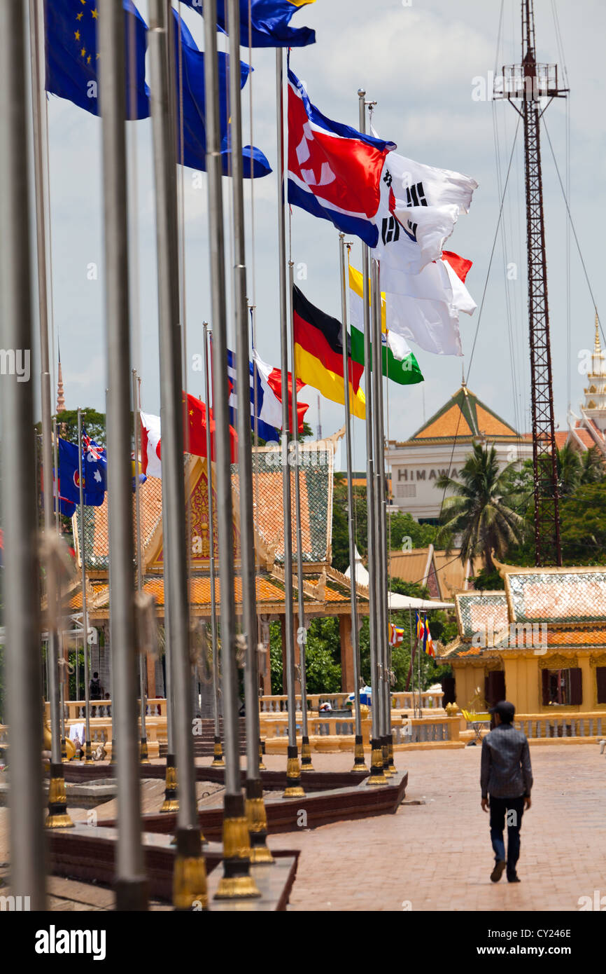 Fahnen am Flussufer in Phnom Penh, Kambodscha Stockfoto