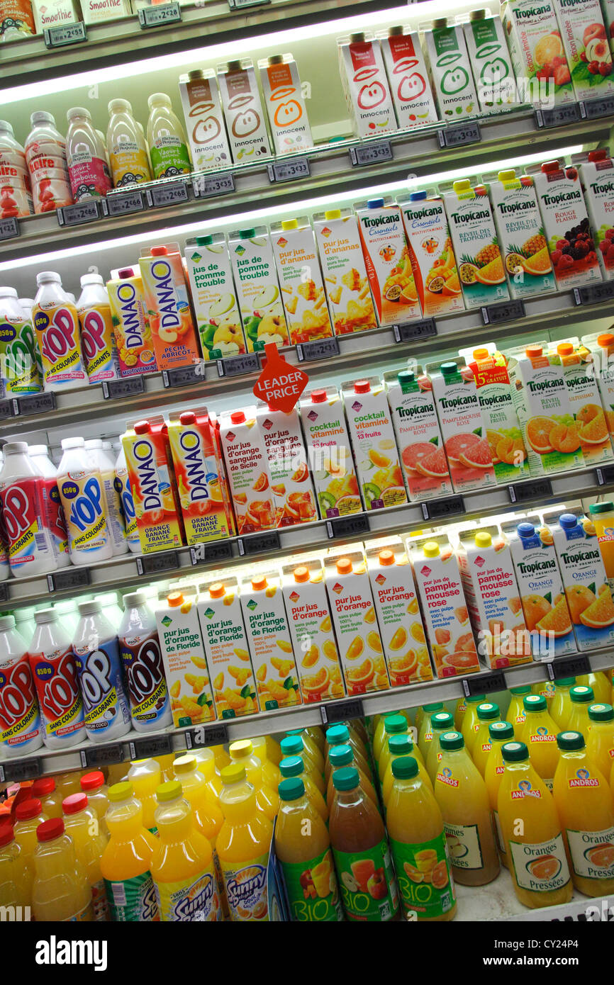 Getränke Regal im Supermarkt Stockfoto